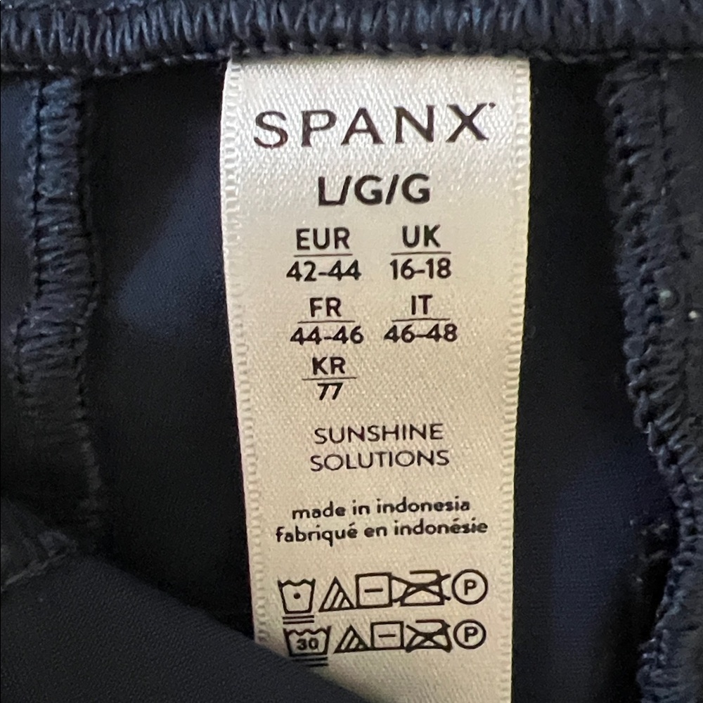 SPANX High Waist Navy Shorts - Picture 2 of 2